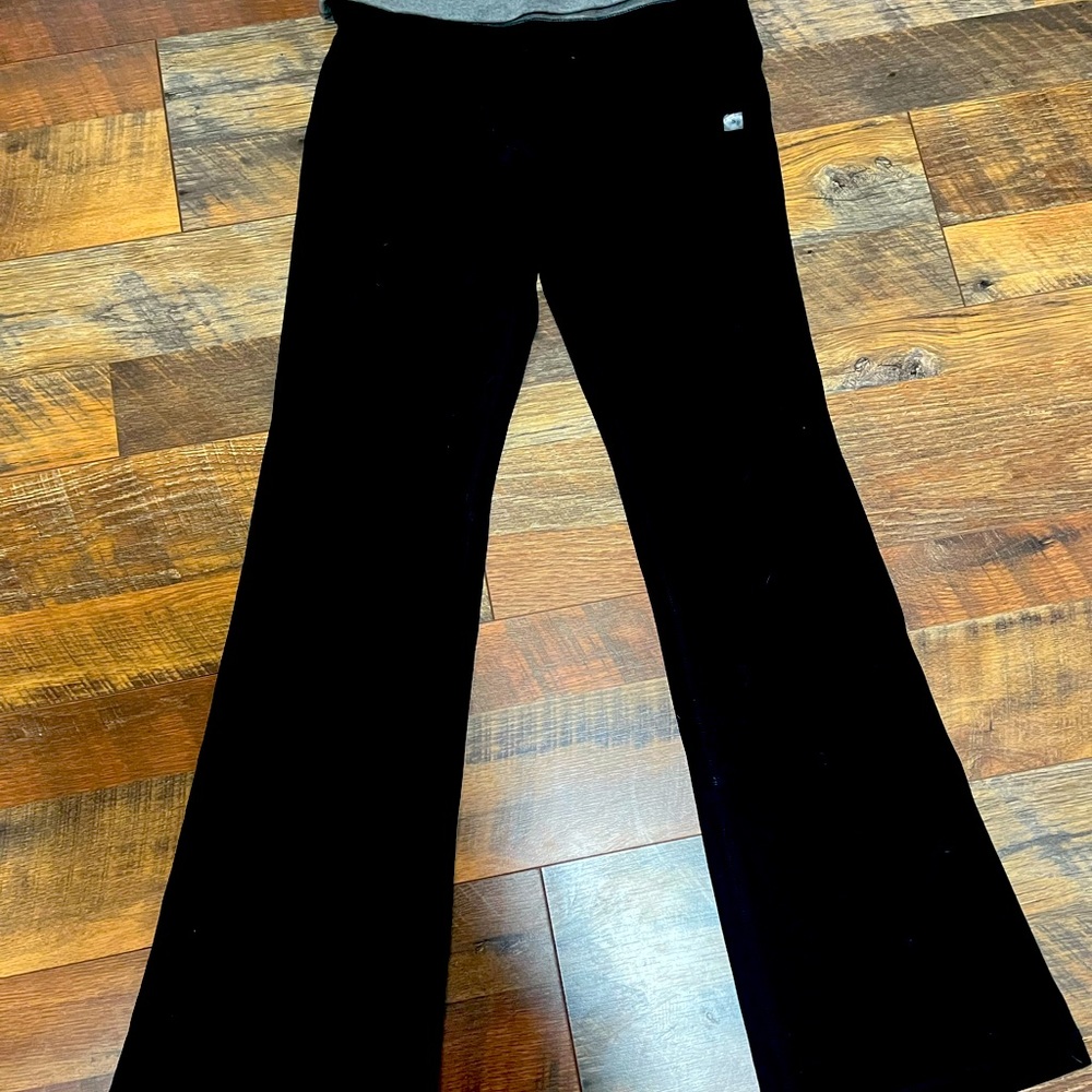Black Express Yoga Flair. NWT.
